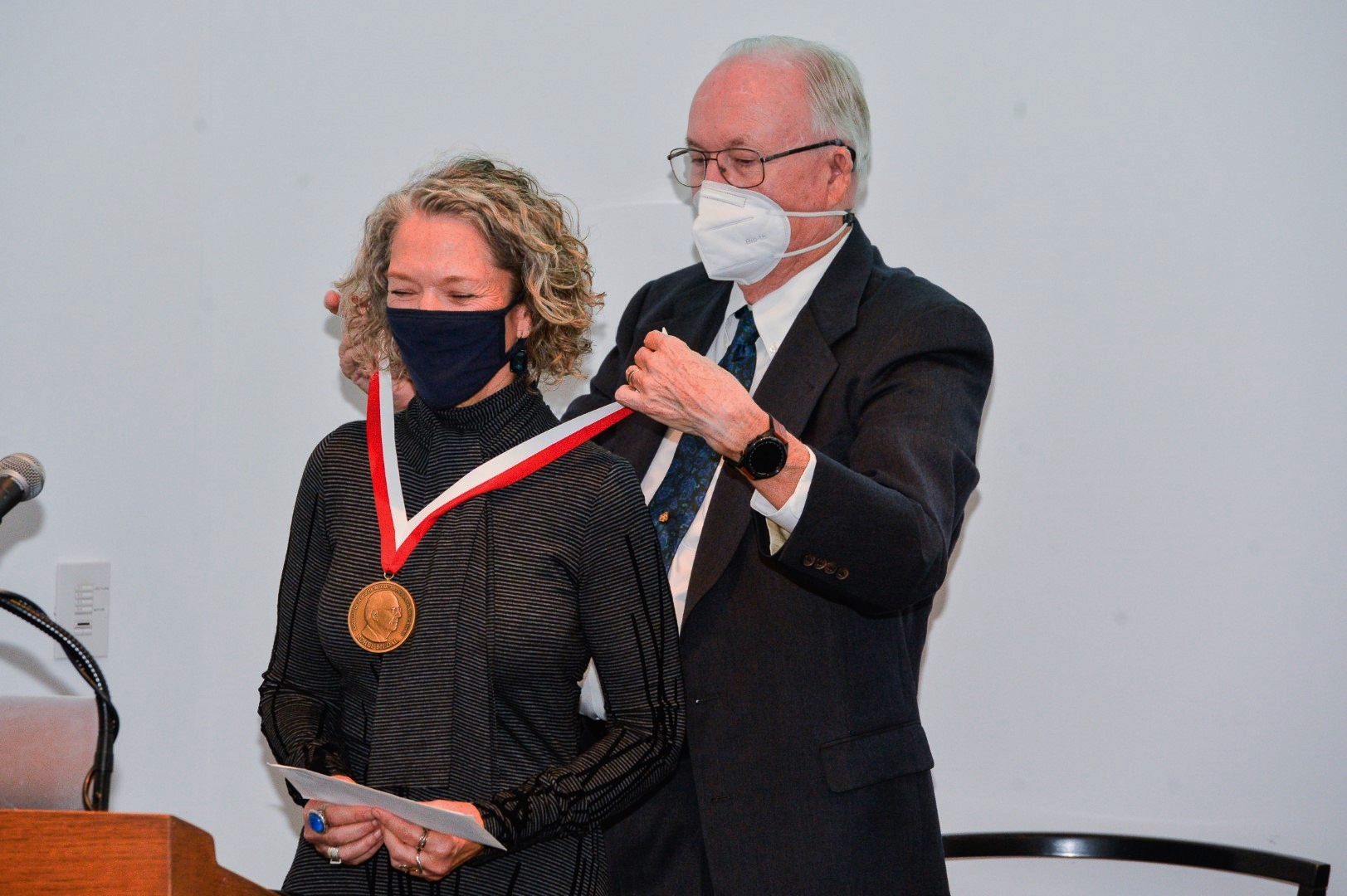 F. James Rohlf presents the Rohlf Medal to Joan T. Richtsmeier