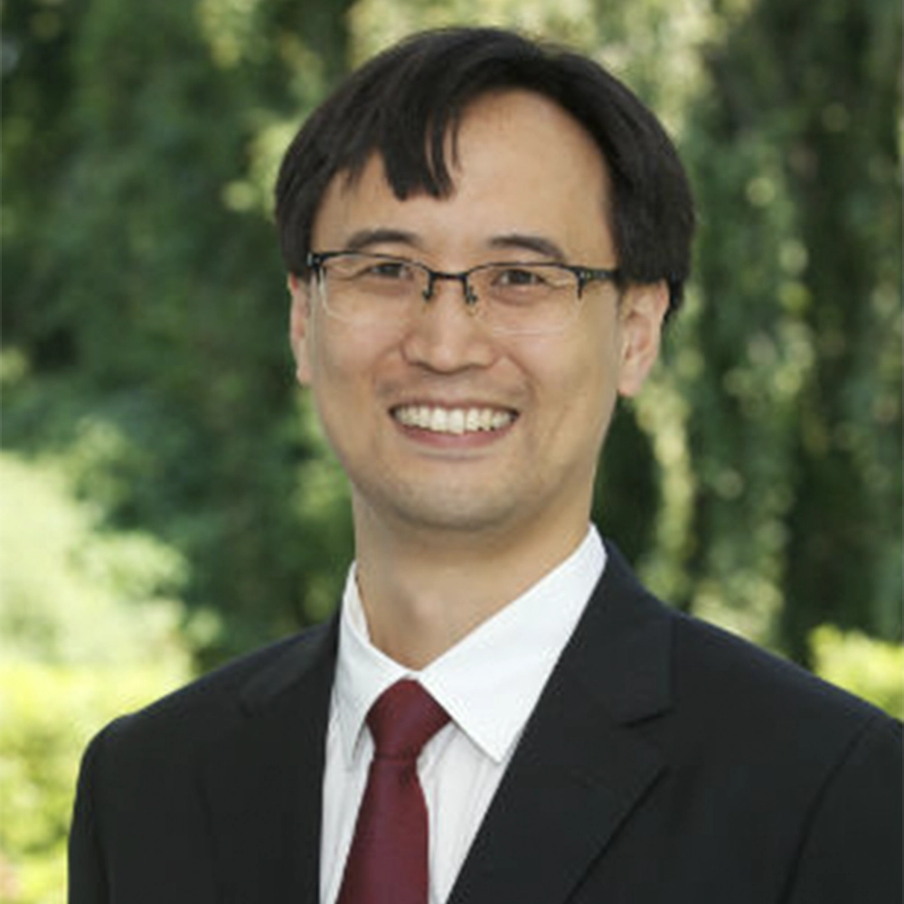 Professor Aaron Kim Headshot