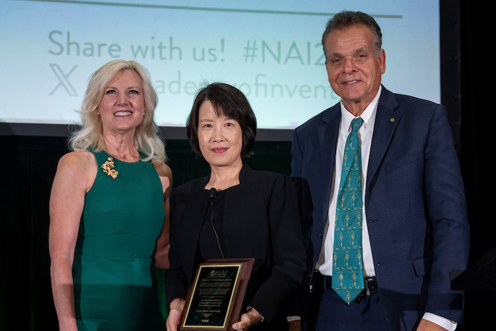 Wei Zhao Receiving NAI Chapter of Excellence Award